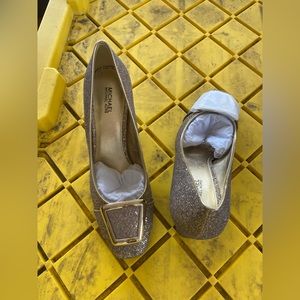 NIB Michael Michael Kors Gold Glitter Block Heel Pump with Buckle